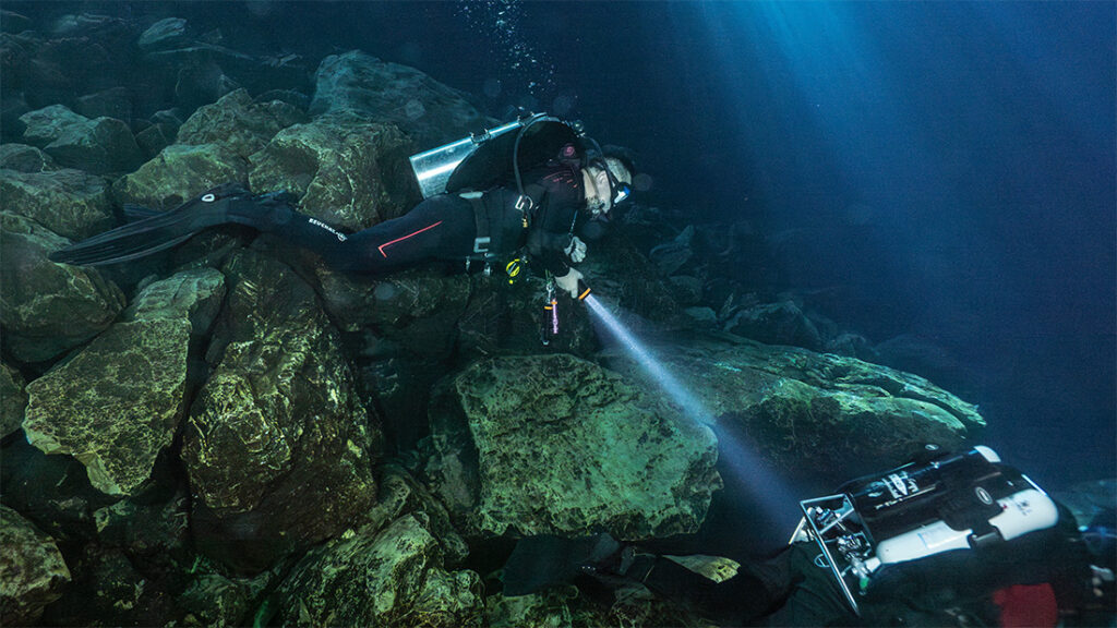 OrcaTorch 創業者Carson Weng テクニカルダイビング 製品テスト ダイビングライト